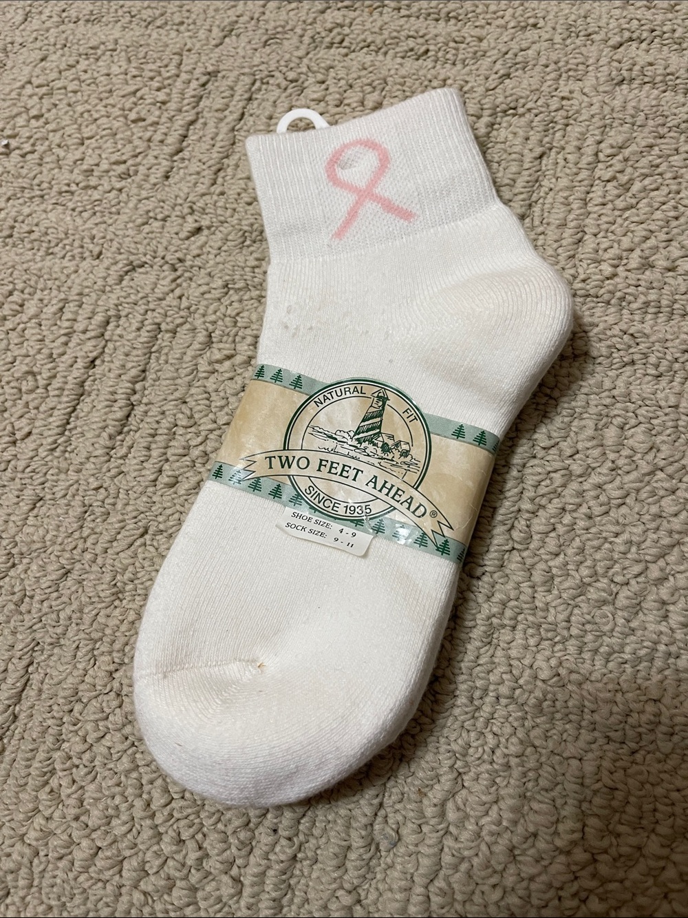2 feet head socks, shoe size 4-9, sock size 9-11 NWT